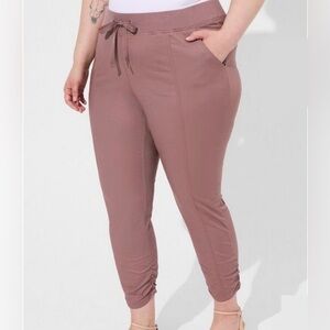 torrid Crop Pull-on Skinny Stretch Poplin Mid-Rise Pant | size 1 (14-16) EUC
